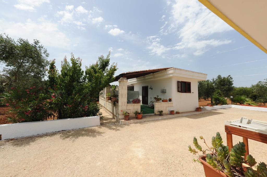 B&B Il Giardino Degli Ulivi Торре-Санта-Сабина Экстерьер фото