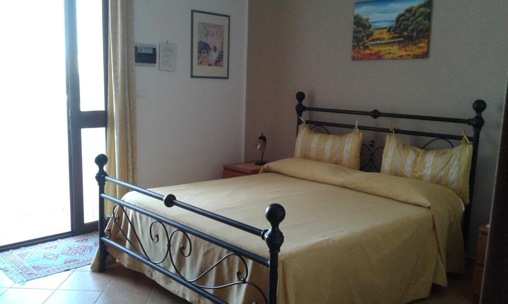 B&B Il Giardino Degli Ulivi Торре-Санта-Сабина Экстерьер фото